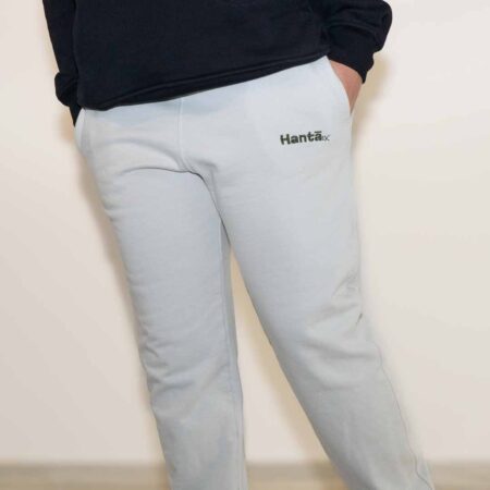 Pantalón de felpa perchada con cintura ajustable, bolsillos funcionales y corte ergonómico, ideal para comodidad diaria y entrenamientos ligeros.