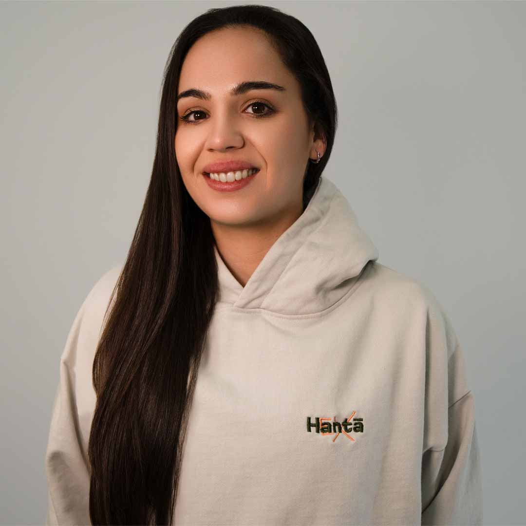 portada-hanta-mujer-sudadera-blanco-roto--1080-x-1080---tienda